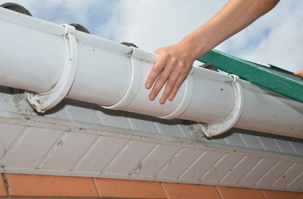 Cost of Gutter Reattachment in Jersey City